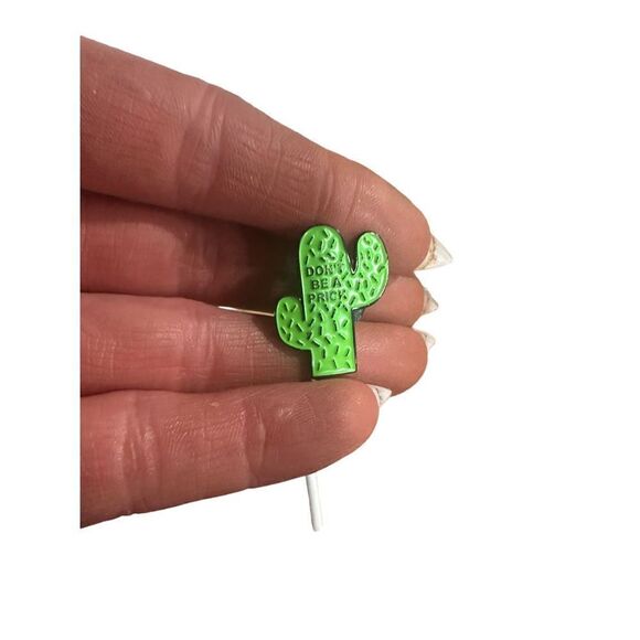⭐2 for $14⭐ ⭐3 for $18⭐ ❤ MIX AND MATCH!❤ DONT BE A PRICK enamel pin - Picture 1 of 2